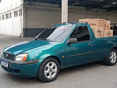 Veículo utilitário leve para coletas e entregas rápidas de encomendas do Expresso Zamarreño